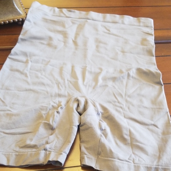 YUMMIE ๐ SHAPEWEAR - Picture 6 of 8